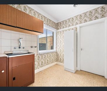 Quiet & Convenient three Bedroom Home! - Photo 1