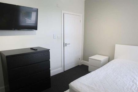 Bedroom Detached House In Winton, BH9 - Photo 5