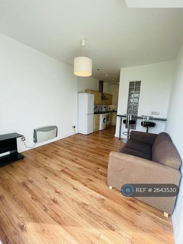 1 bedroom flat to rent - Photo 2