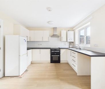 2 bedroom terraced house to rent - Photo 2