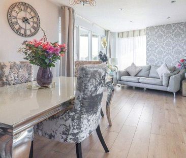 3 bedroom flat to rent - Photo 4