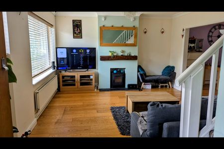 3 Bed Semi-Detached House, Highwood Avenue, LS17 - Photo 2