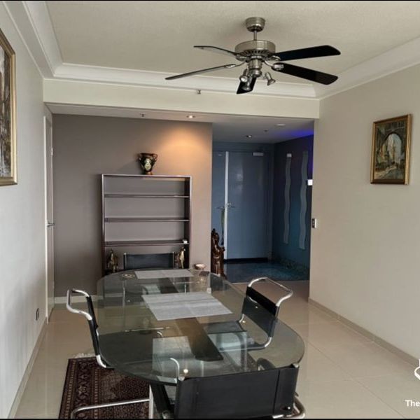 STUNNING VIEWS FROM THIS GORGEOUS TWO BEDROOM MODERN APARTMENT - Photo 1