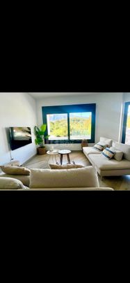 Luxurious Coastal Apartment for Rent in Estepona - Photo 1
