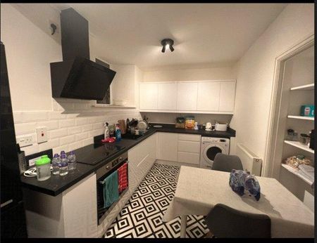 4 bedroom terraced house to rent - Photo 5