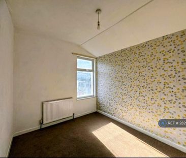 3 bedroom end of terrace house to rent - Photo 1