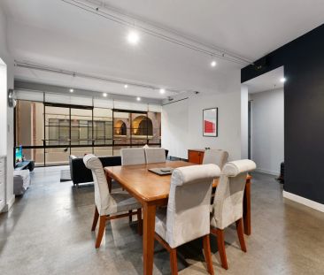 It's good to be king - No Car Bay - Photo 2