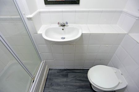 Price £1,750 pcm - Available Now - Unfurnished - Photo 5