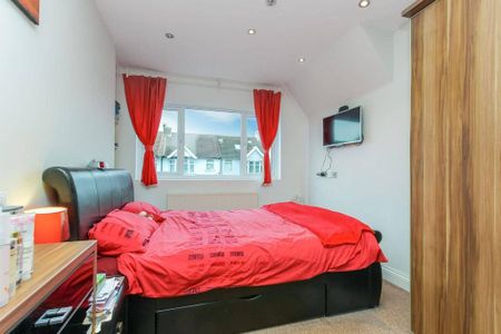 3 bedroom flat to rent - Photo 4