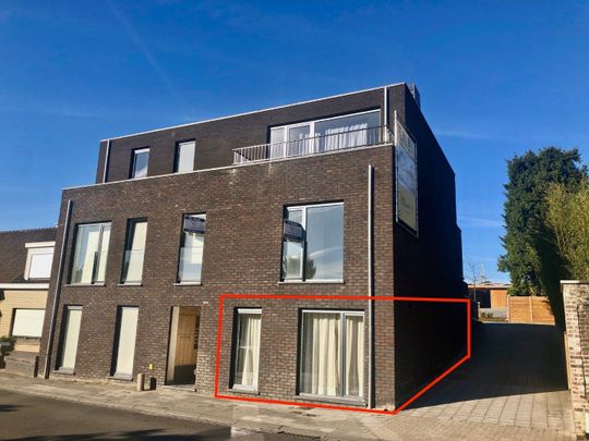 Gelijkvloers 2 slpk-appartement met ruim terras - Photo 1