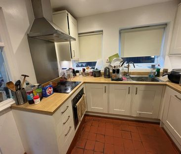 Semi-detached house to rent on - Photo 2