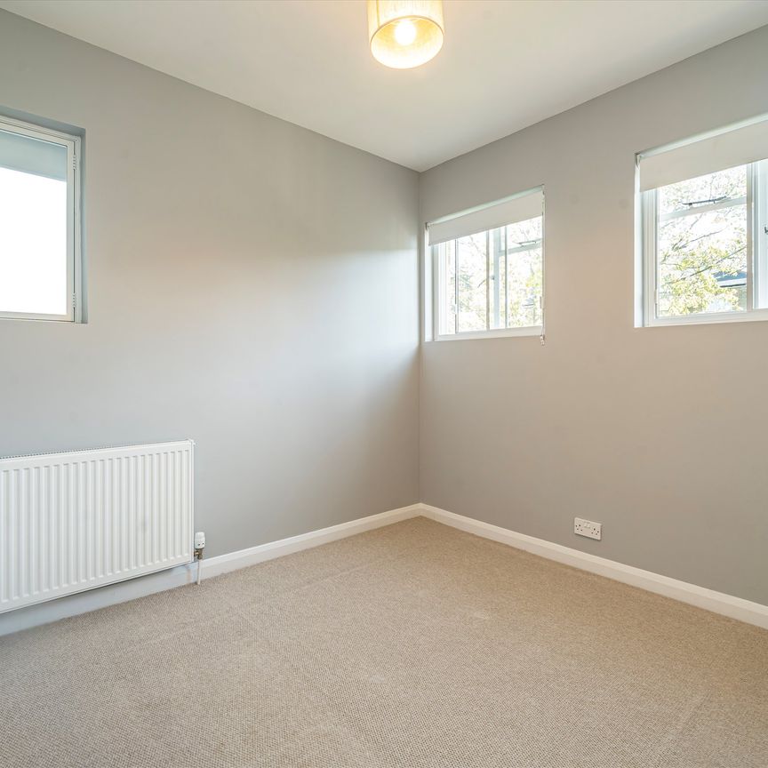 Cathnor Road, Askew Road, W12, London - Photo 1