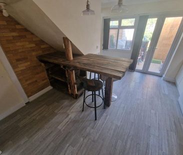 2 bedroom semi-detached house to rent - Photo 6