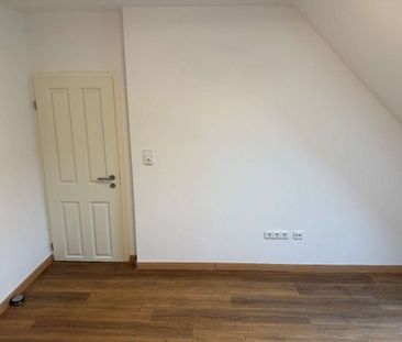 Erstbezug nach Sanierung! 2-Zimmer Dachgeschosswohnung mitten drin! - Photo 5