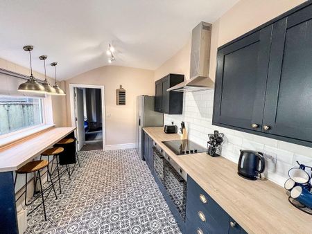 1 bedroom in a house share to rent - Photo 4