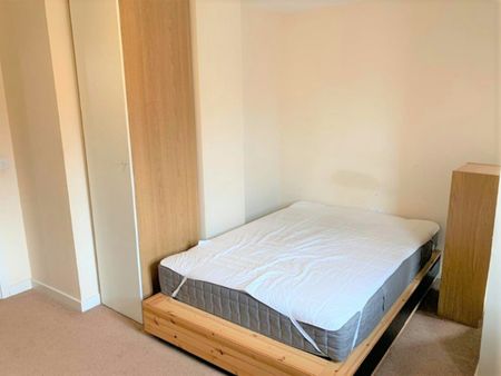Flat to rent on - Photo 2