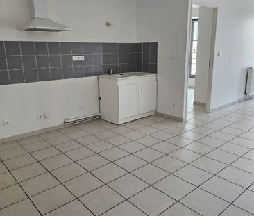 Location Appartement 2 pièces 50m² ROMANS SUR ISERE 26100 - Photo 2