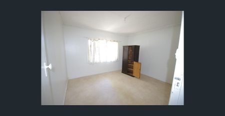 Three Bedroom home enclosed back garden plenty of room - Photo 4