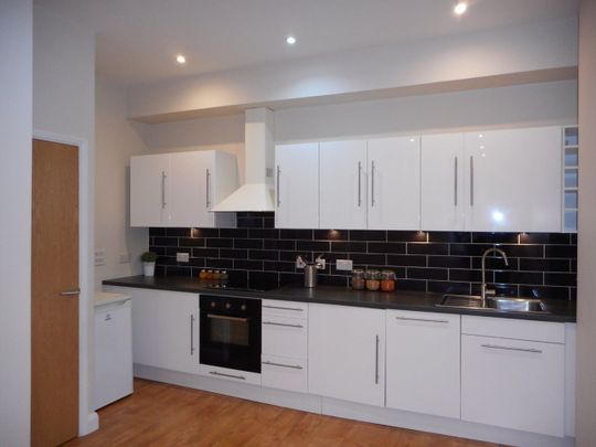2 Bed Flat, Holloway Road, N19 - Photo 1