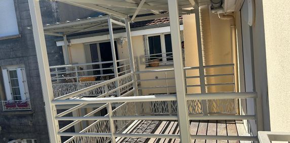 Location Appartement 3 pièces 50m² ST ETIENNE 42000 - Photo 2