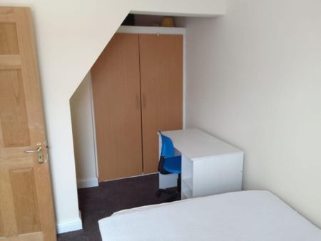 1 bedroom in a house share to rent - Photo 5