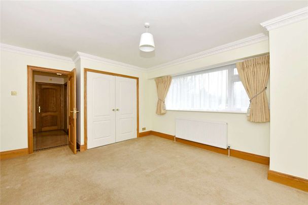 A spacious and well presented 3 bedroom detached bungalow in a popular cul-de-sac. - Photo 1