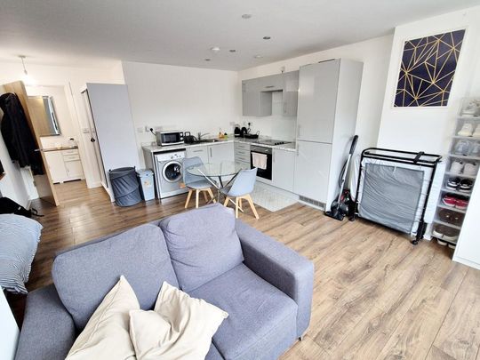 Studio to rent - Photo 1