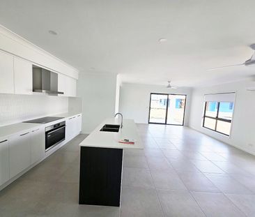 Brand New 4-Bedroom Home Opposite Central Springs Park - Photo 4