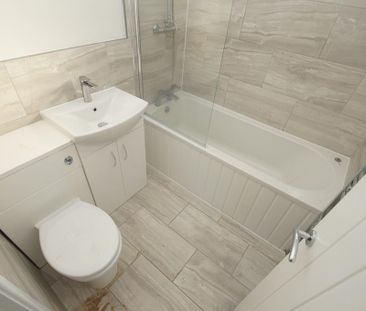 3 bedroom flat to rent - Photo 4