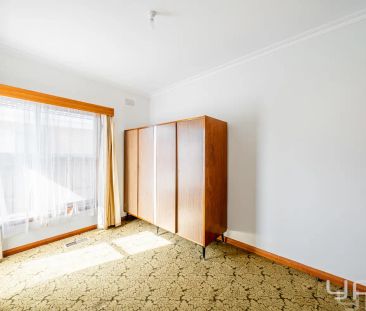 “CHARMING FAMILY HOME IN A CENTRAL LOCATION!” - Photo 1