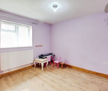 3 bed terraced house to rent in Farm Crescent, Slough, SL2 - Photo 5