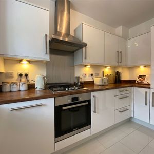 Redstart Croft, Bracknell Redstart Croft, Bracknell - Photo 3