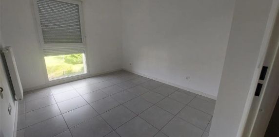 Location appartement 3 pièces - 61m² à L'isle-d'abeau (38080) - Photo 2