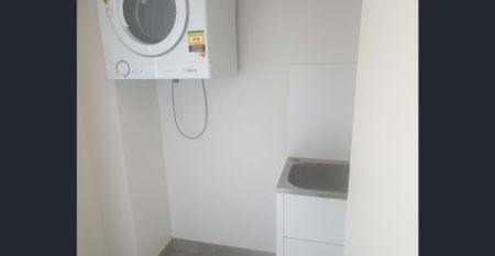 Luxurious Apartment-Walk to Westfield - Photo 3