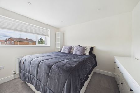 3 bedroom House in Valley Crescent, Wokingham - Photo 4