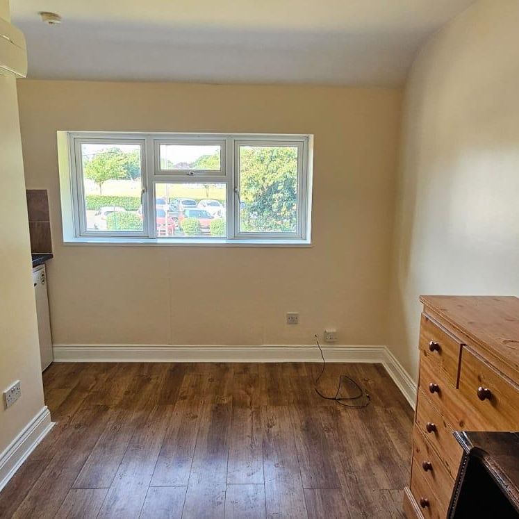 Strode Crescent, Sheerness ME12, London - Photo 1