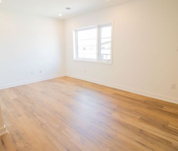 COZY 2 BEDROOM CONDO IN NIAGARA FALLS!! - Photo 6