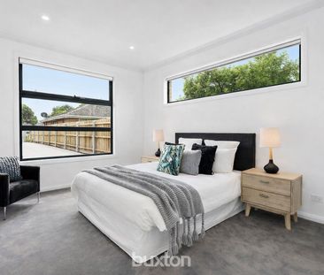 CONTEMPORARY ELEGANCE - Photo 3