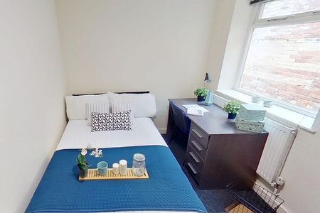 5 bedroom townhouse to rent - Photo 3