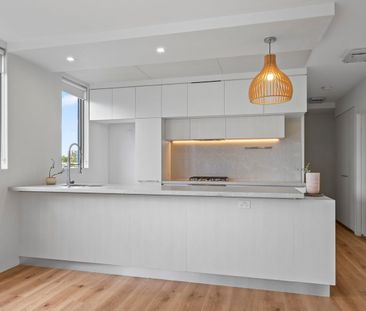 Spacious 2 Bedroom Apartment in Prime Location - Photo 3