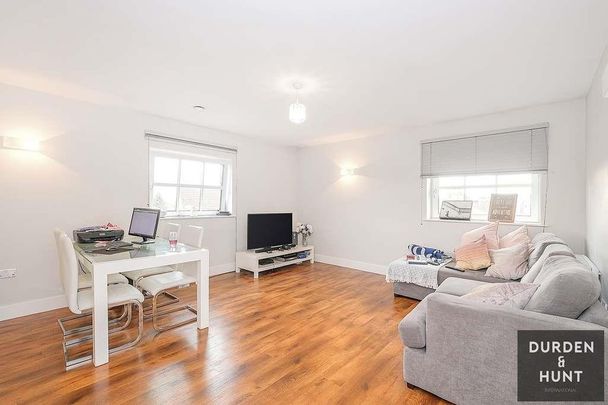 Hemnall Street, Epping - Photo 1