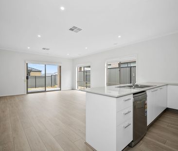 4 BEDROOMS | OPEN PLAN LIVING | OUTDOOR ENTERTAINMENT - Photo 6