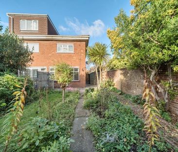 2 bedroom end of terrace house to rent - Photo 2