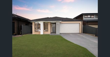 Stylish and immaculate home - Photo 4