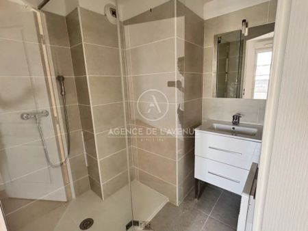 Location Appartement 4 pièces 92m² LA SEYNE SUR MER 83500 - Photo 4