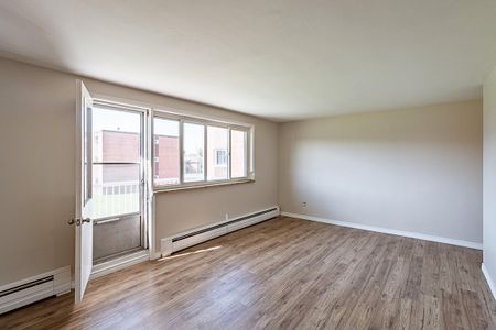 Garden Court Apartments - ALL INCLUSIVE - Photo 4