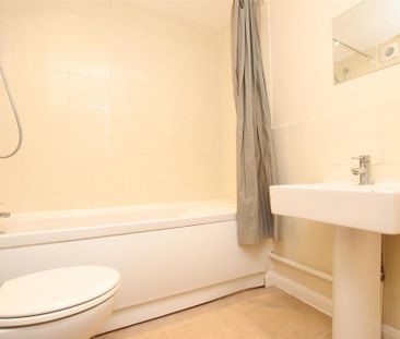 3 bedroom terraced house to rent - Photo 6