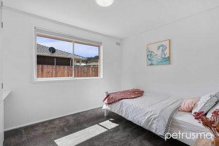 Modern Family Home - Photo 3