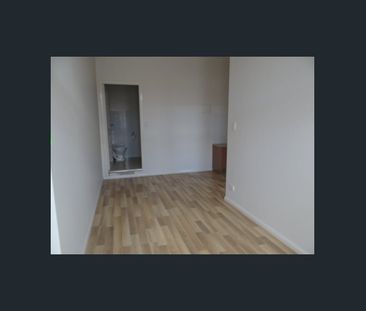 PERFECT FOR THE COMMUTER - WATER & ELECTRICITY INCLUDED! - Photo 3