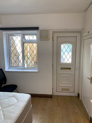 Norwood Road, Southall - Photo 1